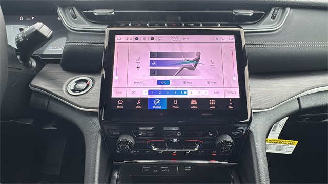 new 2025 Jeep Grand Cherokee car, priced at $46,275