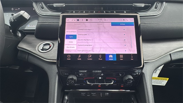 new 2025 Jeep Grand Cherokee car, priced at $46,275