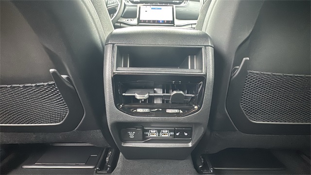 new 2025 Jeep Grand Cherokee car, priced at $46,275