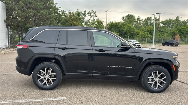 new 2025 Jeep Grand Cherokee car, priced at $46,275