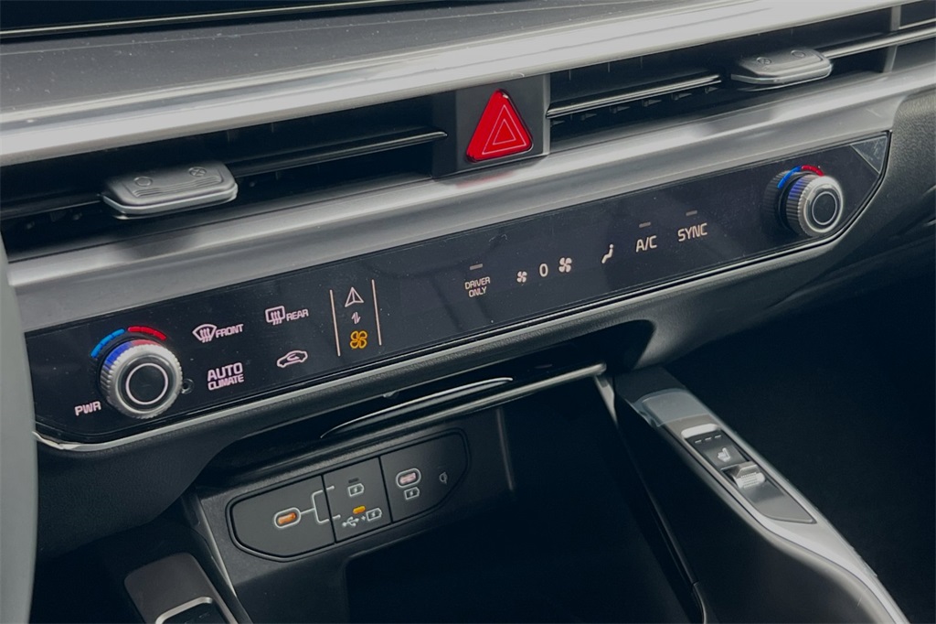 new 2025 Kia Sorento Hybrid car, priced at $39,085