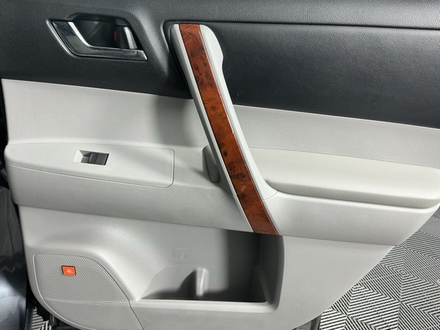 used 2013 Toyota Highlander car, priced at $13,999