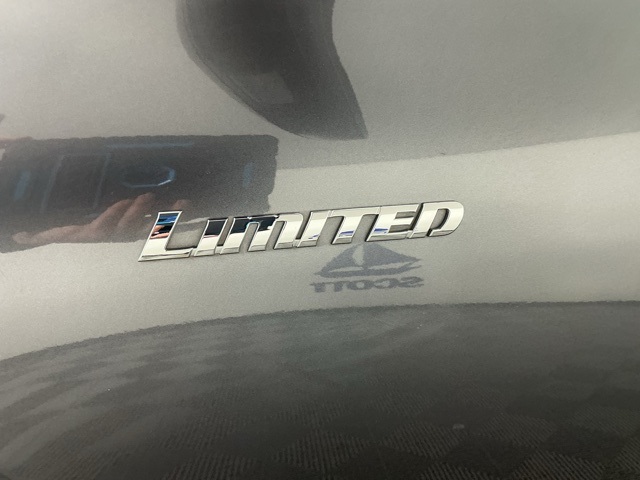 used 2013 Toyota Highlander car, priced at $13,999