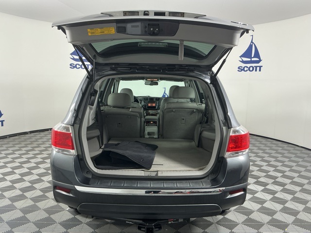 used 2013 Toyota Highlander car, priced at $13,999