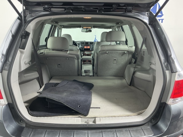 used 2013 Toyota Highlander car, priced at $13,999