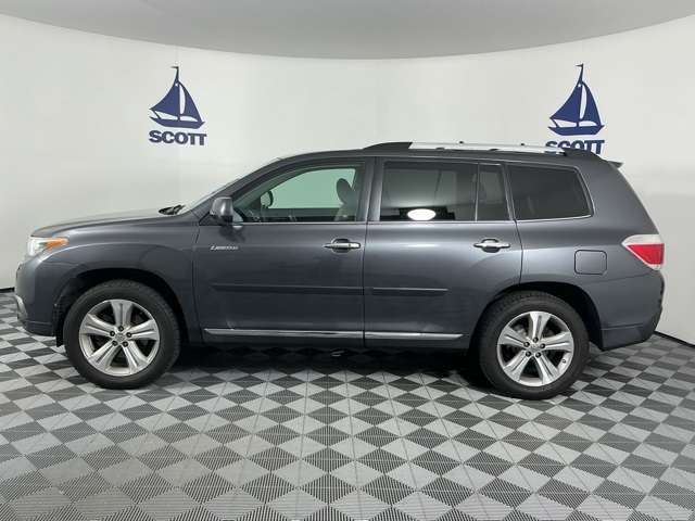 used 2013 Toyota Highlander car, priced at $13,999