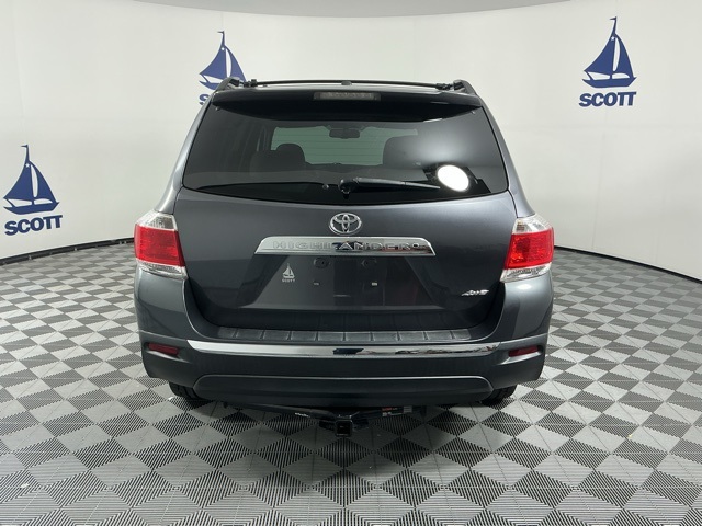 used 2013 Toyota Highlander car, priced at $13,999
