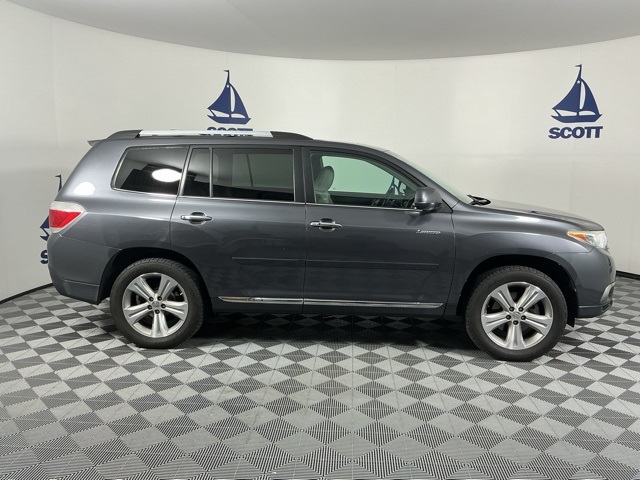 used 2013 Toyota Highlander car, priced at $13,999