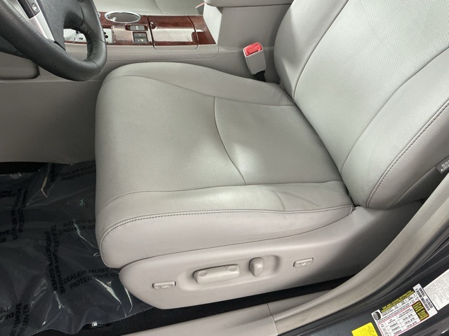 used 2013 Toyota Highlander car, priced at $13,999