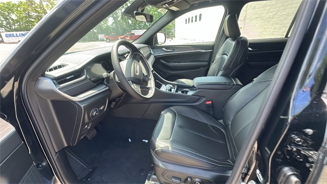new 2025 Jeep Grand Cherokee car, priced at $50,943