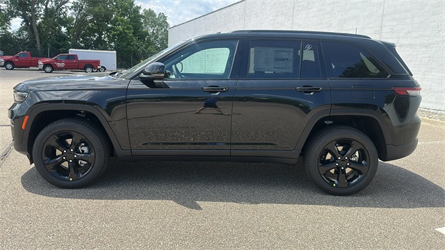new 2025 Jeep Grand Cherokee car, priced at $50,943