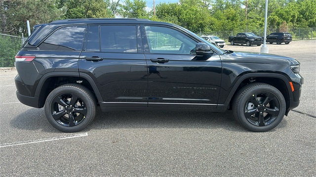 new 2025 Jeep Grand Cherokee car, priced at $50,943