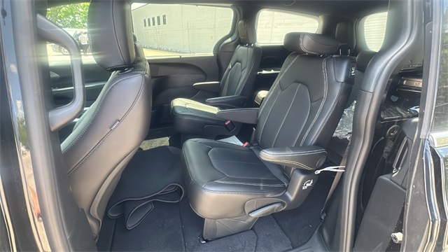 new 2025 Chrysler Pacifica car, priced at $42,842