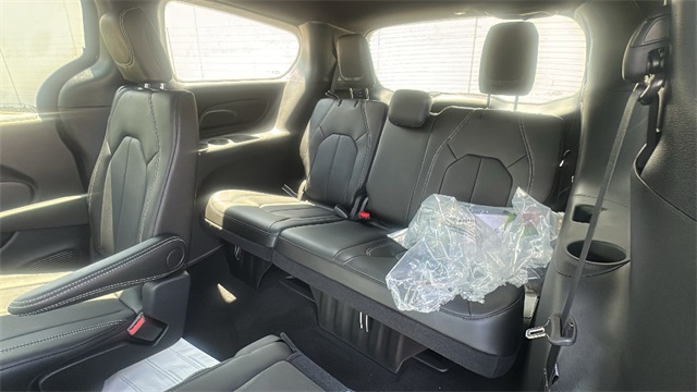 new 2025 Chrysler Pacifica car, priced at $42,842