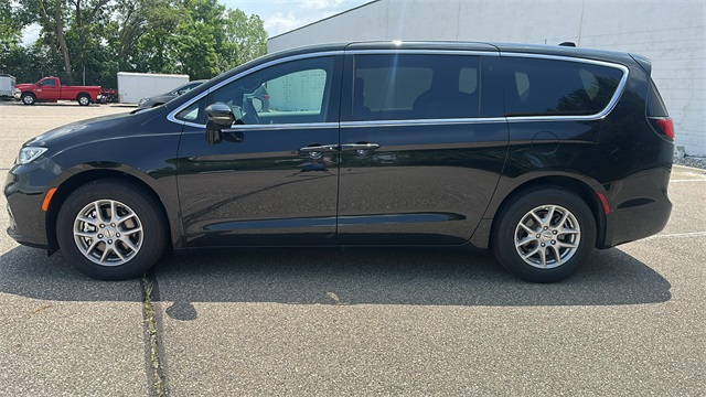 new 2025 Chrysler Pacifica car, priced at $42,842