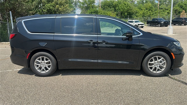 new 2025 Chrysler Pacifica car, priced at $42,842