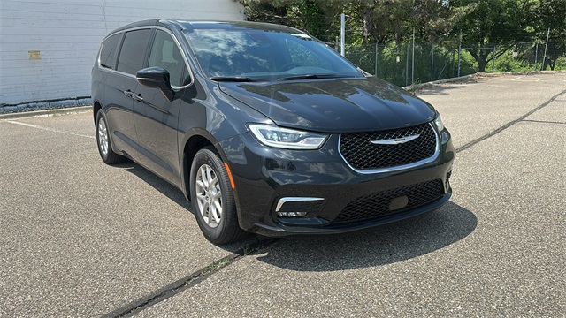 new 2025 Chrysler Pacifica car, priced at $42,842