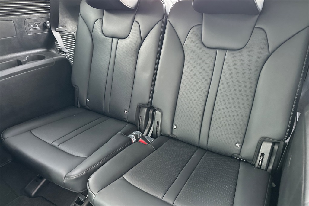used 2025 Kia Sorento Hybrid car, priced at $37,938