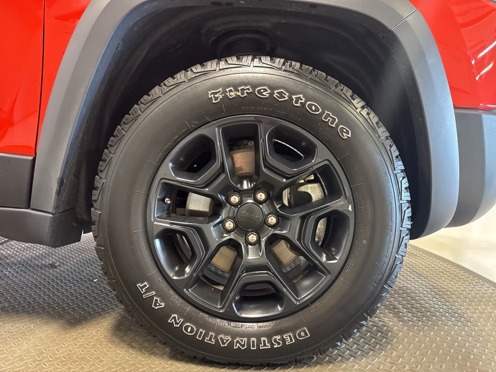 used 2021 Jeep Cherokee car, priced at $25,963
