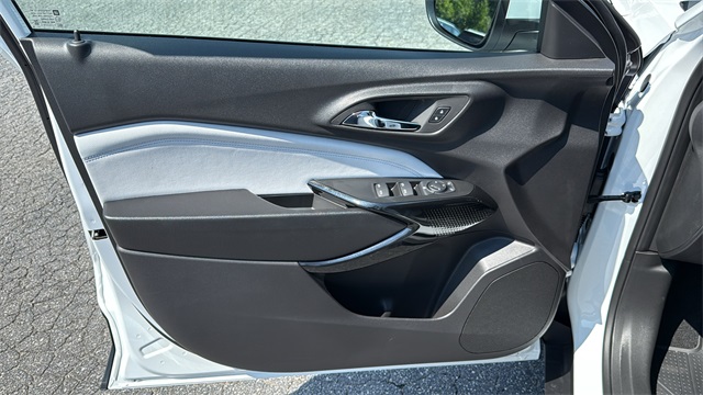 new 2025 Chevrolet Trax car, priced at $24,335
