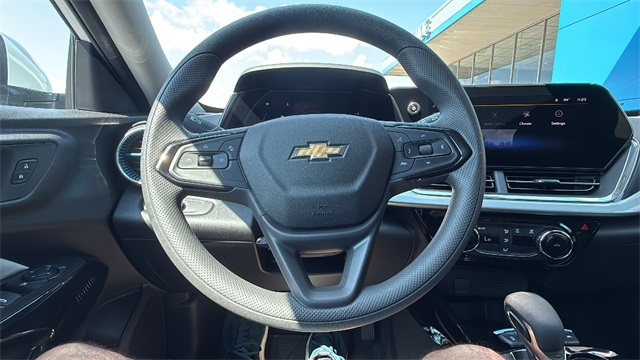 new 2025 Chevrolet Trax car, priced at $24,335
