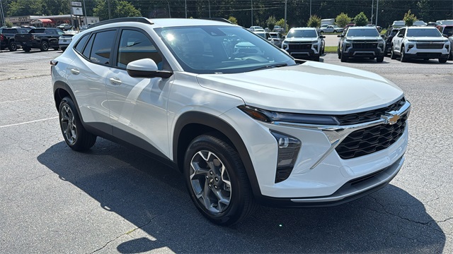 new 2025 Chevrolet Trax car, priced at $24,335