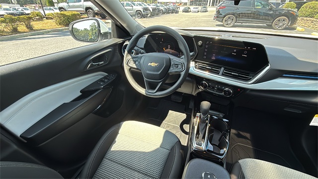 new 2025 Chevrolet Trax car, priced at $24,335