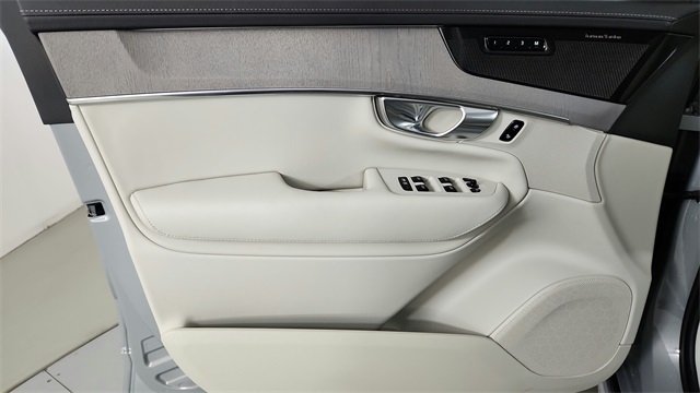 new 2026 Volvo XC90 Plug-In Hybrid car, priced at $85,625