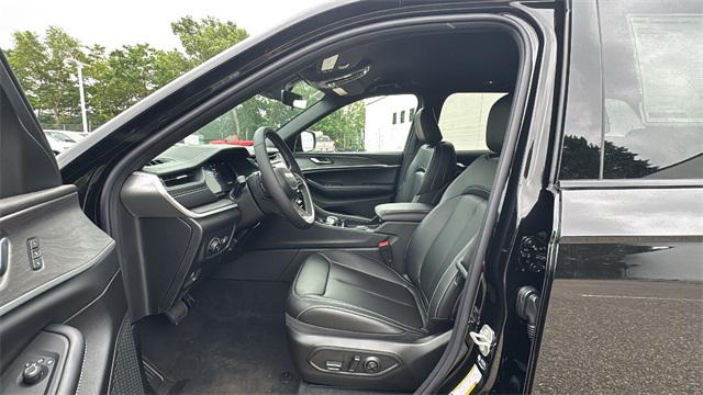 new 2025 Jeep Grand Cherokee car, priced at $47,453