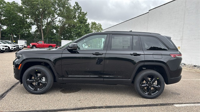 new 2025 Jeep Grand Cherokee car, priced at $47,453