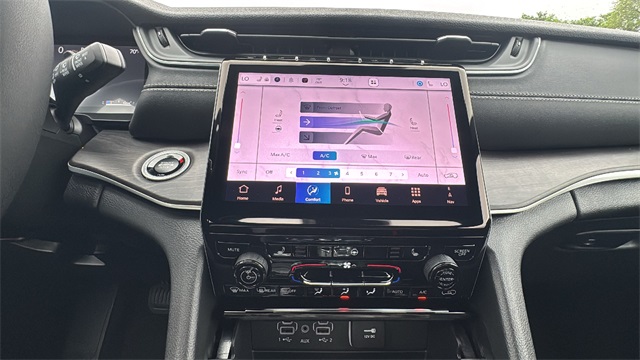 new 2025 Jeep Grand Cherokee car, priced at $47,453