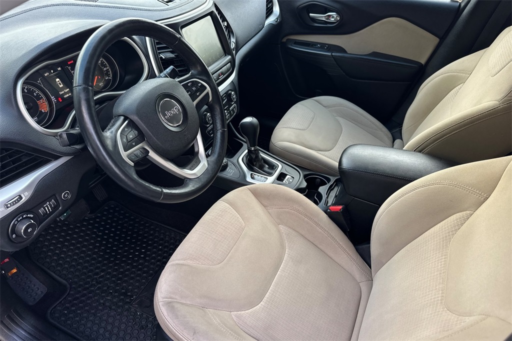 used 2015 Jeep Cherokee car, priced at $10,995