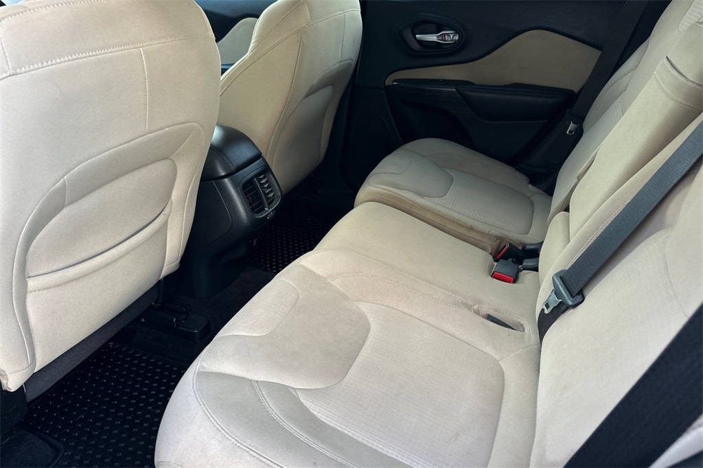 used 2015 Jeep Cherokee car, priced at $10,995