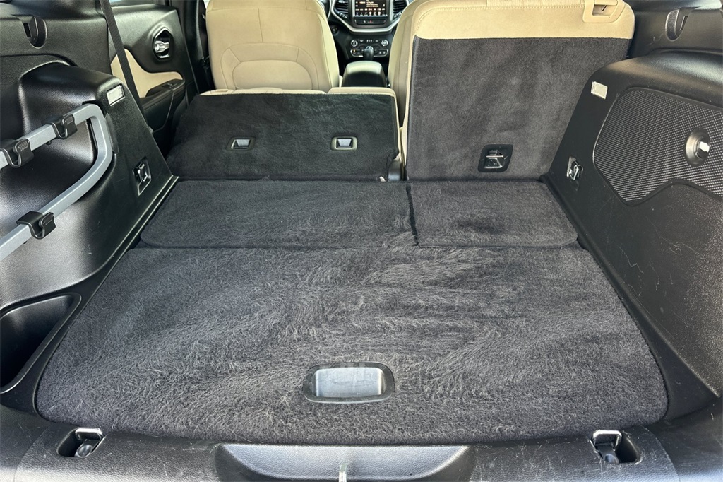used 2015 Jeep Cherokee car, priced at $10,995
