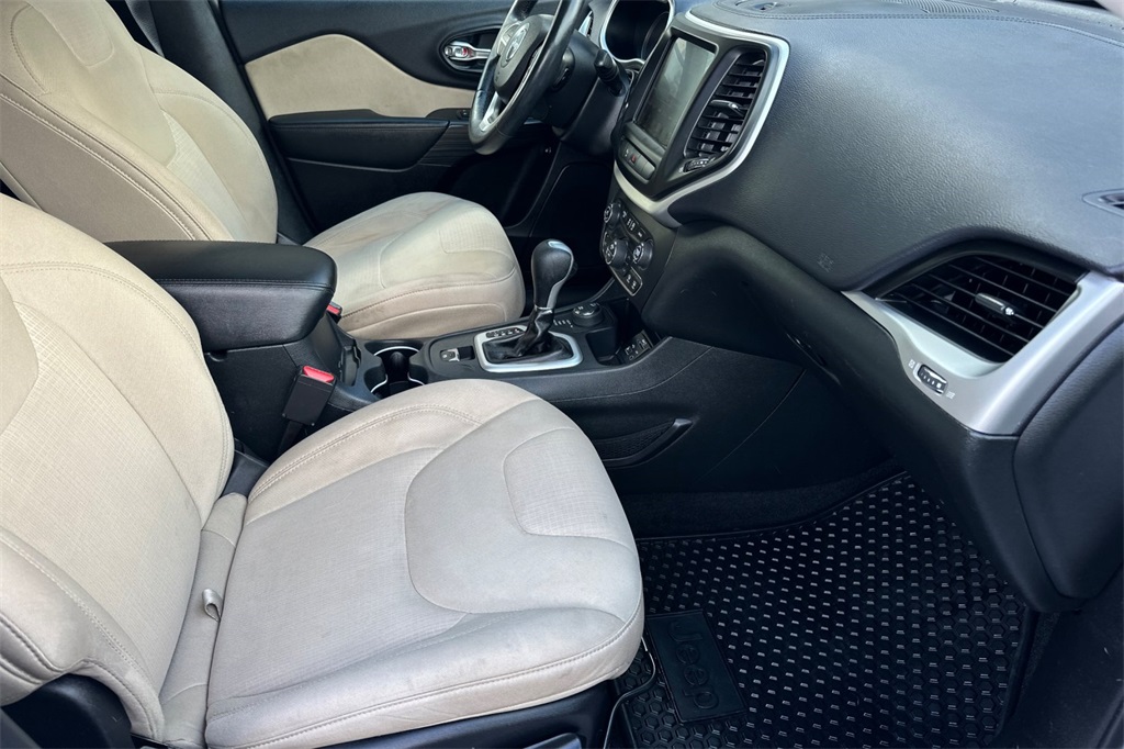 used 2015 Jeep Cherokee car, priced at $10,995