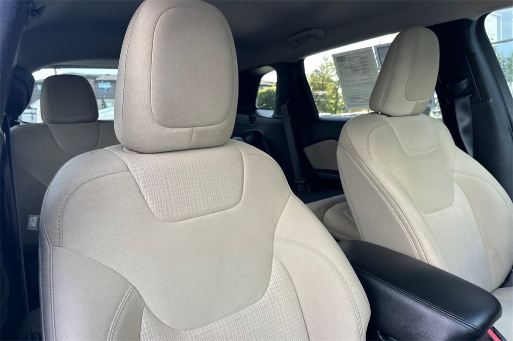 used 2015 Jeep Cherokee car, priced at $10,995