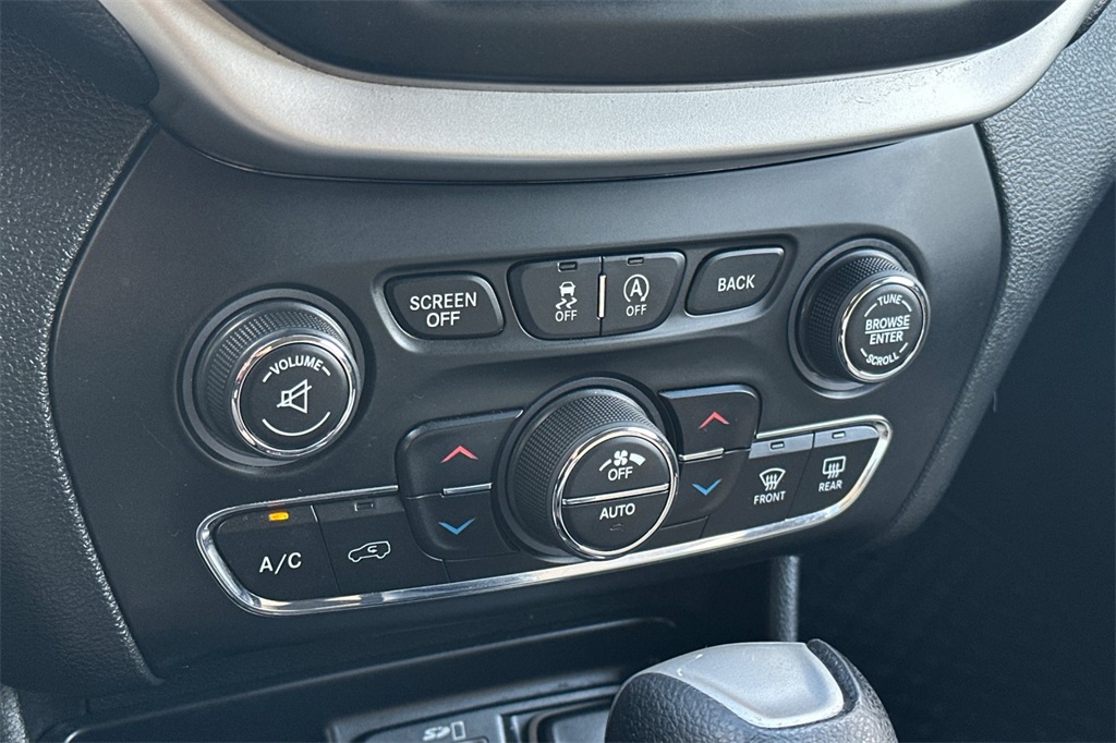 used 2015 Jeep Cherokee car, priced at $10,995