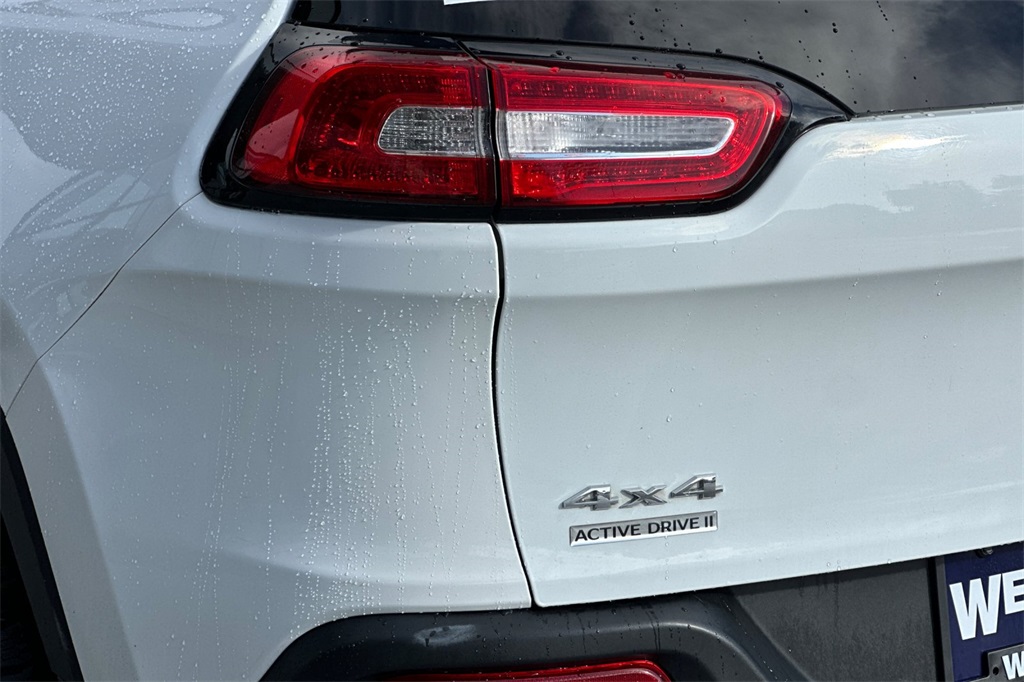 used 2015 Jeep Cherokee car, priced at $10,995