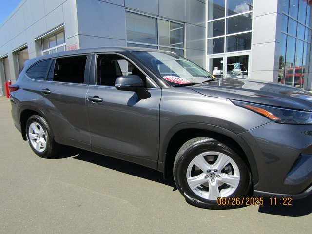 used 2023 Toyota Highlander car, priced at $38,999