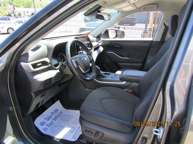 used 2023 Toyota Highlander car, priced at $38,999
