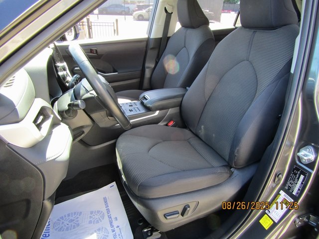 used 2023 Toyota Highlander car, priced at $38,999