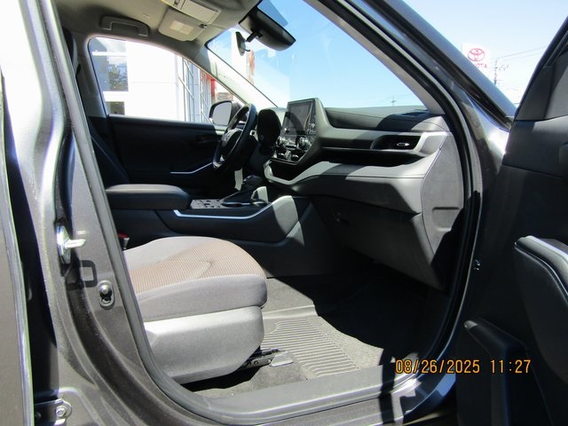 used 2023 Toyota Highlander car, priced at $38,999