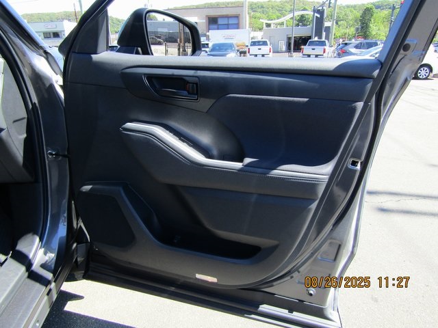 used 2023 Toyota Highlander car, priced at $38,999