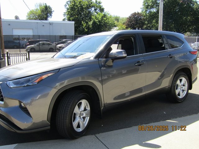 used 2023 Toyota Highlander car, priced at $38,999
