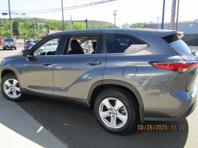 used 2023 Toyota Highlander car, priced at $38,999