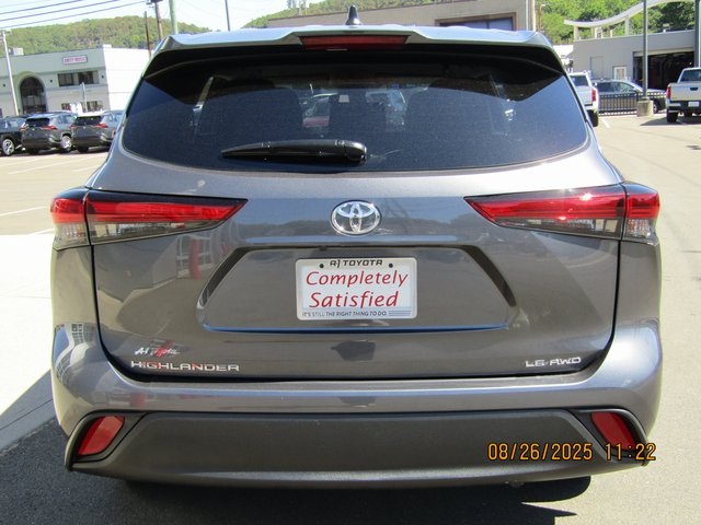 used 2023 Toyota Highlander car, priced at $38,999