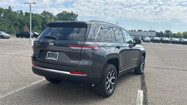 new 2025 Jeep Grand Cherokee car, priced at $45,025