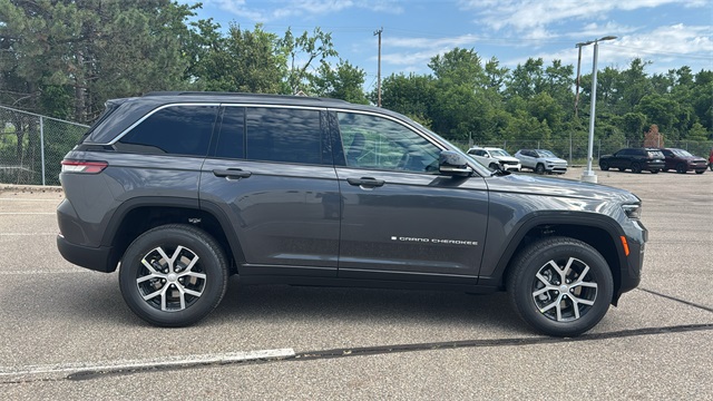 new 2025 Jeep Grand Cherokee car, priced at $45,025
