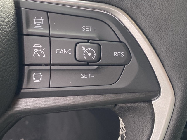 new 2025 Jeep Grand Cherokee car, priced at $38,288