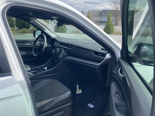 new 2025 Jeep Grand Cherokee car, priced at $38,288